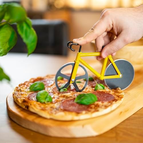 Westmark Fuentez Pizza Cutter - Pizza Cutter, Ideal for Effortlessly Cutting Pizza or Tarte Flambée, Pizza Wheel as Optimal Pizza Accessories, Plastic, Stainless Steel - Yellow