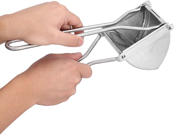 Potato Ricer, Stainless Steel Potato Masher with Long Handle, Long Service Life, Food Strainer Press Strainer for Baby Food, Fruit, Orange, Lemon, Vegetables, Potatoes Creamy