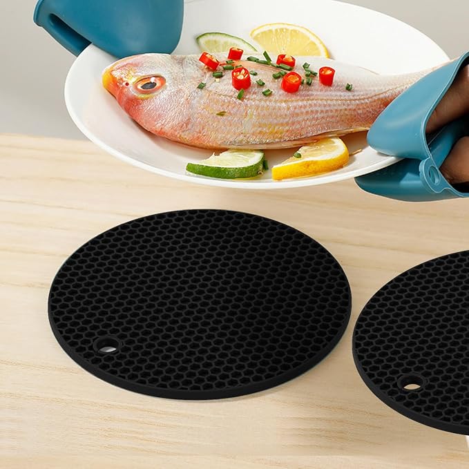 Silicone Non-Slip, Heat Resistant & Water-Trapping Trivet Mats for Water Glasses & Teacup & Coffee Cup & Dishes & Cookware, Multipurpose Kitchen Table Coaster, 5.5-Inch, 2 Pcs, Black