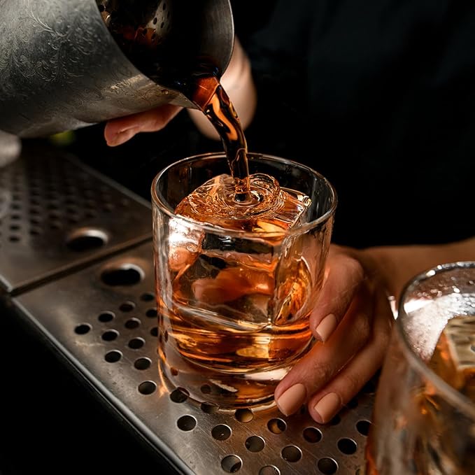 Samuelworld Large Silicone Ice Cube Tray Molds, Big 2 Inch Cubes 3 Pack - Food Grade, Flexible, 8 Cavity Easy Release Slow Melting Ice for Whiskey, Cocktails, Gifts & Christmas - Black (With Lid)