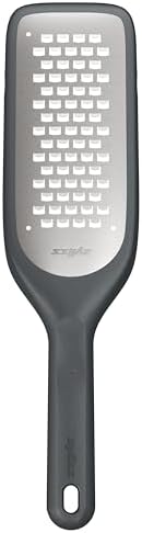 Zyliss Coarse Grater – Handheld Cheese & Vegetable Grater with Stainless Steel Blade & Wheat Straw Handle – Ideal for Hard Cheese, Carrots, Apples & More – Includes Protective Cover Doubles as Scraper