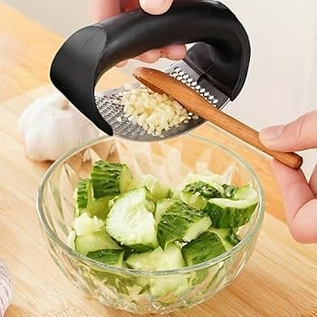 Kitchen Stainless Steel Garlic Press with Ergonomic Handle,Garlic Crusher, Handy Garlic Crusher, Kitchen Garlic Crushing Tool Stainless Steel (Multicolor)