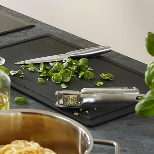 Fissler Essential Garlic Press, 18/10 Stainless Steel Garlic Mincer & Crusher, Kitchen Cooking Utensil, Ergonomic Handle, Easy to Clean, Dishwasher Safe