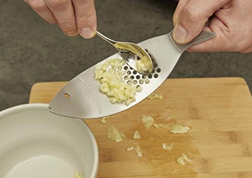 Kikkerland Stainless Steel Fish Shape Handheld Garlic Crusher Mincer Press, Kitchen Tool, Dishwasher Safe