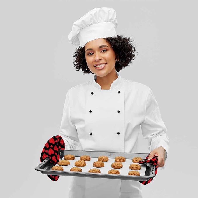 Mxocom Red Hearts Heat-Resistant Oven Mitts and Pot Holder Line Hearts on Black Background Kitchen Non-Slip Cooking Microwave Gloves for Cooking Baking Grilling