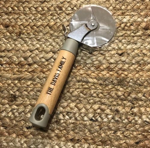 Personalized Pizza Cutter – Custom Engraved Wooden Handle, Stainless Steel Pizza Wheel, Kitchen Cutting Tool