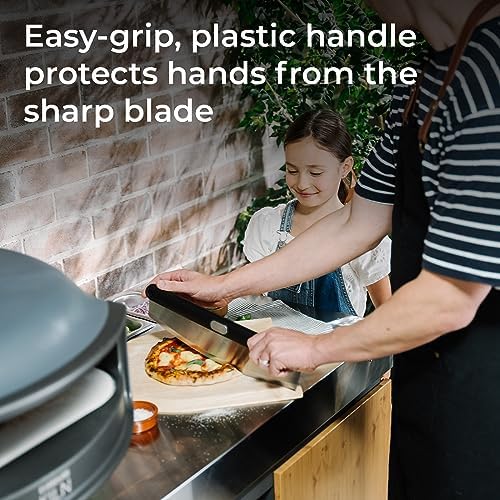 Everdure Pizza Rocker - Powerful One-Cut Stainless Steel Blade, Durable and Comfortable Grip, Dishwasher Safe – Ideal Pizza Cutter for Pizza Lovers, Chefs, Cooks, Bakers