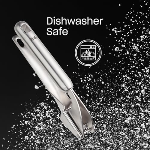Fissler Essential Garlic Press, 18/10 Stainless Steel Garlic Mincer & Crusher, Kitchen Cooking Utensil, Ergonomic Handle, Easy to Clean, Dishwasher Safe