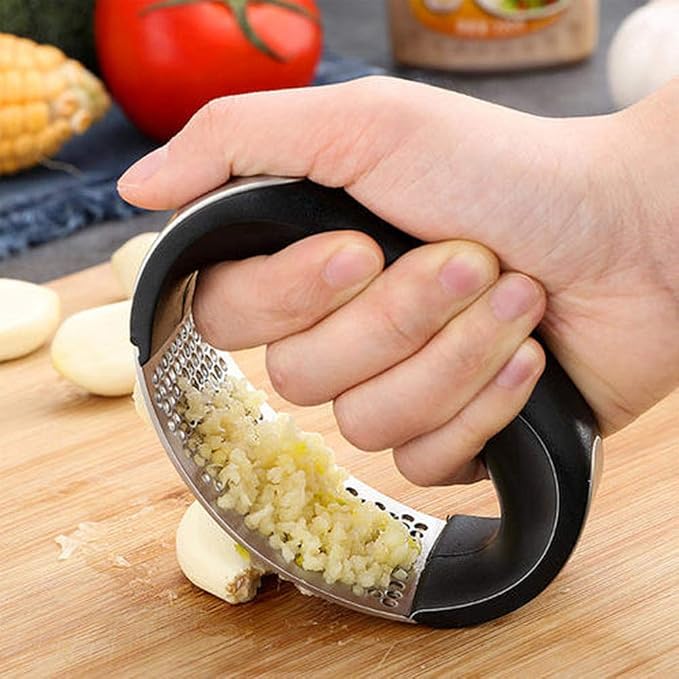 Garlic Press, Stainless Steel Garlic Press Rocker, Stainless Steel Garlic Mincer, Premium Garlic Chopper Set with Silicone Tube Garlic Peeler & Cleaning Brush (Black)