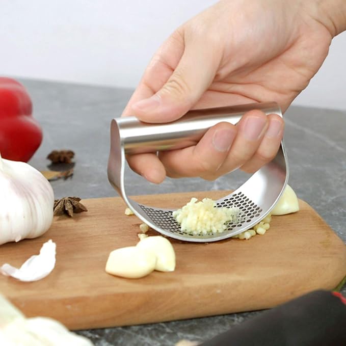 Kitchen Garlic Press Mincer, Stainless Steel Crusher Easy Squeeze Manual Honeycomb Peeler Set with Handy Clean Brush and Roller Peeler