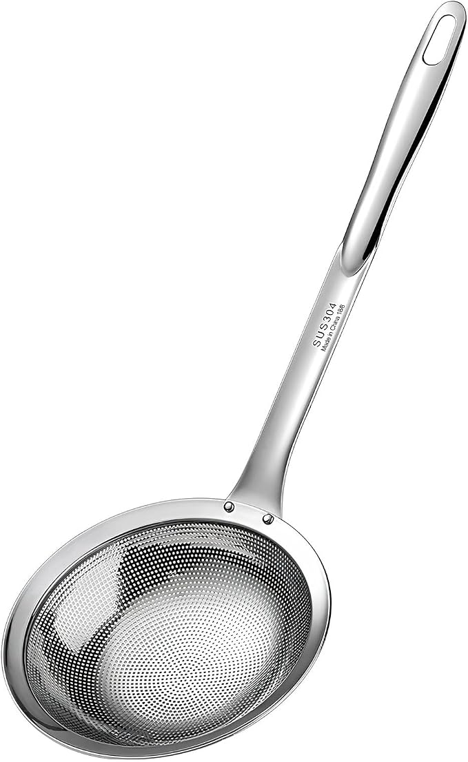 Ugotit Skimmer Spoon, Fine Mesh Strainer Stainless Steel, Oil Separator for Frying and Gravy, Fat Skimmer Spoon Strainer for Chicken Broth Hot Pot (DIA 5.9Inch)