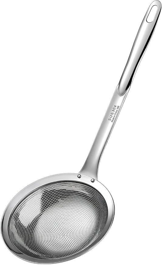Ugotit Skimmer Spoon, Fine Mesh Strainer Stainless Steel, Oil Separator for Frying and Gravy, Fat Skimmer Spoon Strainer for Chicken Broth Hot Pot (DIA 5.9Inch)