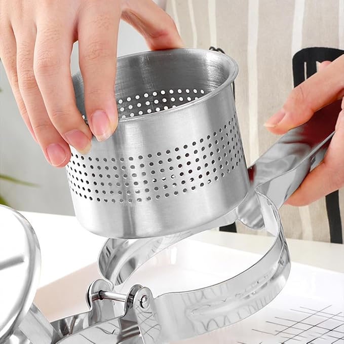 Potato Ricer, Stainless Steel Potatoes Shredder, Heavy Duty Potato Masher Kitchen Tool for Smooth and Fluffy Mashed Potatoes/Puree/Fruit/Juice(COLOR:silver)