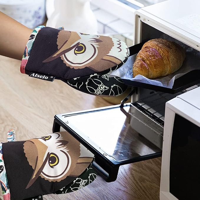 Alselo Mini Oven Mitts,2pk - Silicone Little Kitchen Gloves, Heat Resistant with Non-Slip Grip and Soft Quilted Cotton Lining for Safe Baking Cooking Barbecue (Black, 2)