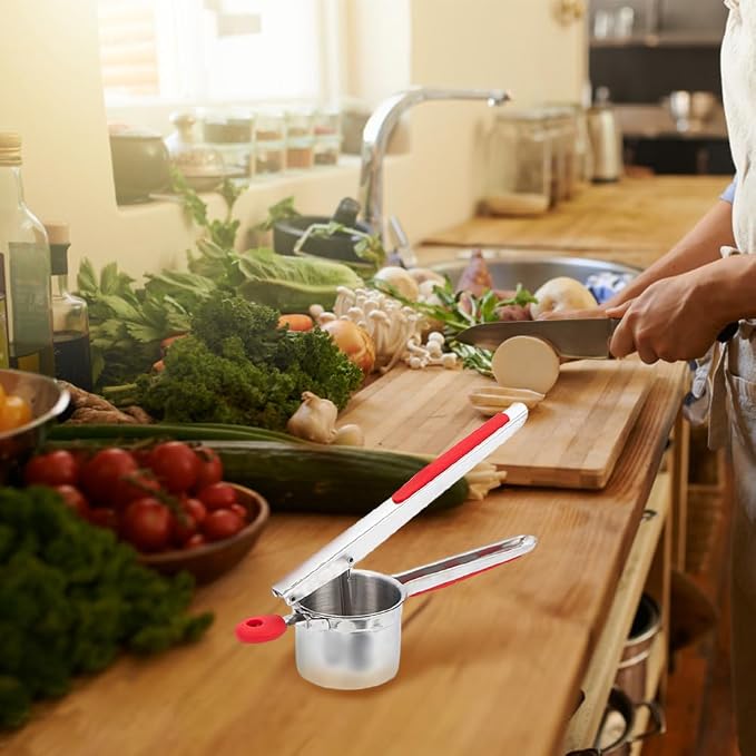 Stainless Steel Potato Ricer With 3 Discs, Heavy Duty Potato Ricer for Mashed Potatoes, Large Capacity Potatoes Masher and Rice-r Kitchen Tool(COLOR:Red)