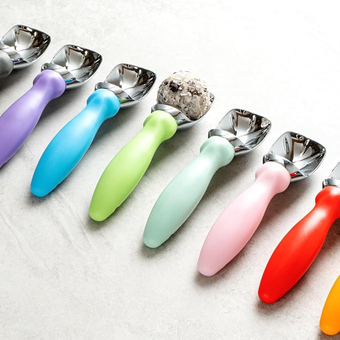 Restaurantware Comfy Grip 7.9 x 2 Inch Kitchen Ice Cream Scoop 1 Heavy-Duty Ice Cream Disher - Ergonomic PP Handle Dishwashable Green Metal Ice Cream Spade With Lid Opener Notch Multi-Use