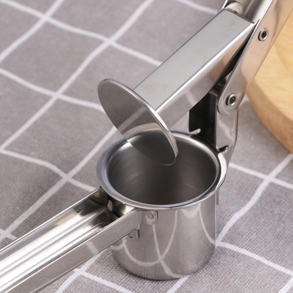 304 Ginger Crusher Garlic Ricer Garlic Mincer Squeeze Tool Press