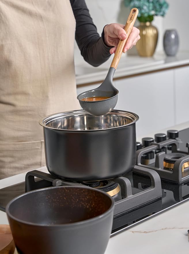 Zyliss Oak Wood Ladle Large – Durable Soup Ladle with Heat-Resistant PBT Head, Non-Stick Safe Silicone Edge, FSC Oak Handle, Roll-Stop Base, Perfect for Soups Stews Sauces and Curries 11.9"