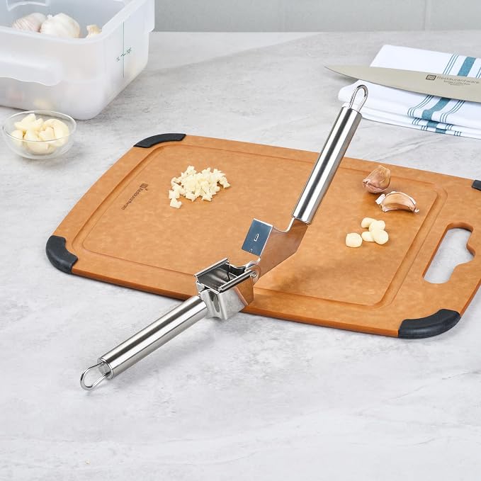 Restaurantware Stainless Steel Garlic Press - German Standard Garlic Mincer Tool Easy to Squeeze and Clean, Dishwasher Safe - Heavy Duty Garlic Chopper Tool for Ginger, Seeds