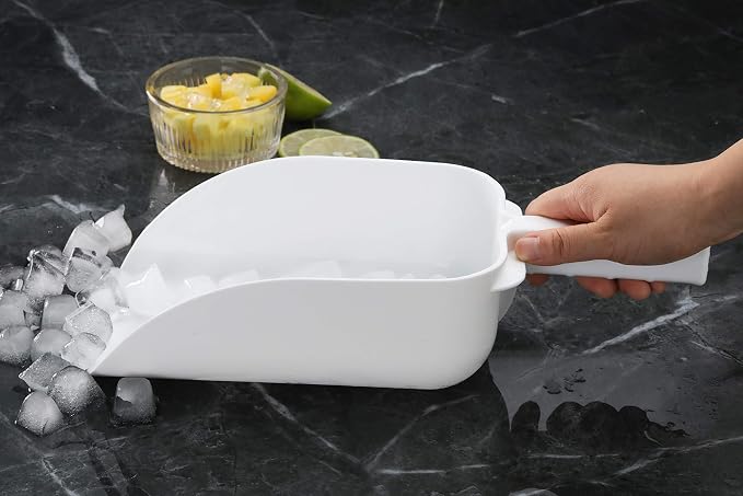 New Star Foodservice Commercial Grade Polycarbonate Plastic Utility Ice Scoop, White, 64 oz