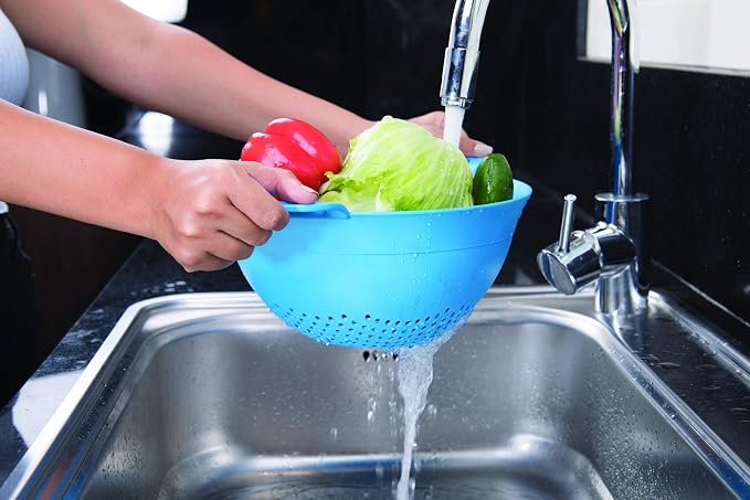 Mintra Home Plastic Strainer Colanders Set: 3, 3.5 and 5 Quart (Blue) Double Strong Handles and Deep Bowl, Safe BPA-Free - Use for Pasta, Noodles, Spaghetti, Vegetables (Assorted Sizes 3pk)