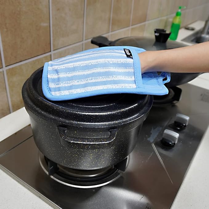 Alselo Silicone Pot Holders Set of 3 Heat Resistant & Non Slip Potholders, Professional Oven Hot Pads with Pockets Mitts for Kitchen Cooking Baking Barbecue (3, Blue)