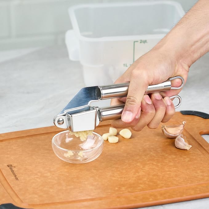 Restaurantware Stainless Steel Garlic Press - German Standard Garlic Mincer Tool Easy to Squeeze and Clean, Dishwasher Safe - Heavy Duty Garlic Chopper Tool for Ginger, Seeds