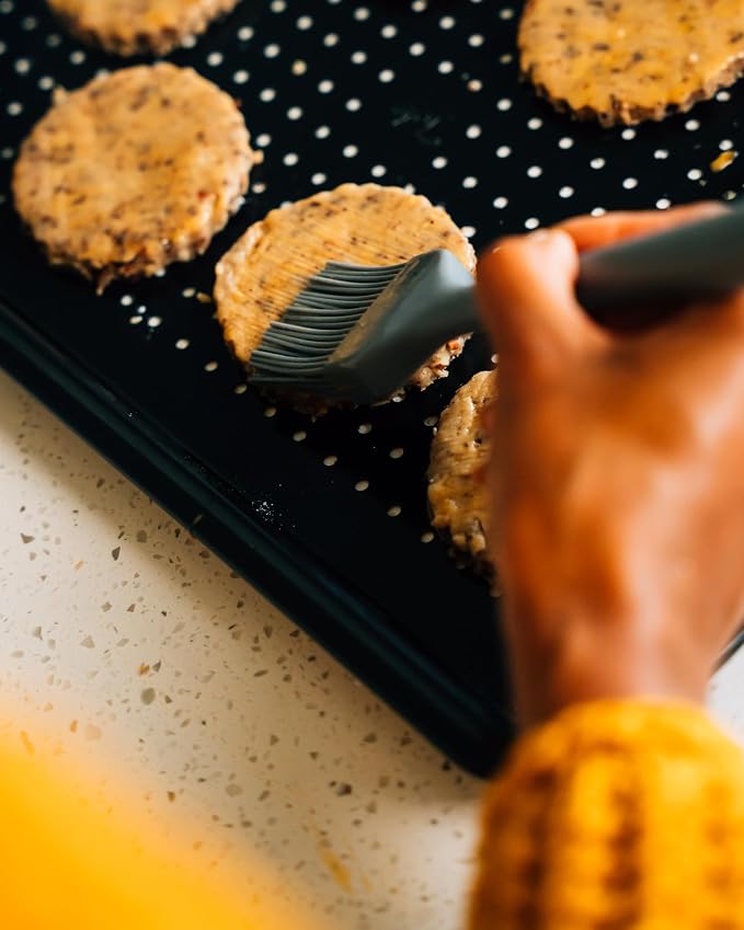 Tala Silicone Pastry Brush Perfect for Applying Oils, Enamels and Sauces, Heat Resistant, Dishwasher Safe