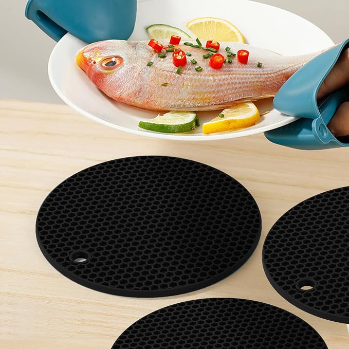 Silicone Non-Slip, Heat Resistant & Water-Trapping Trivet Mats for Water Glasses & Teacup & Coffee Cup & Dishes & Cookware, Multipurpose Kitchen Table Coaster, 5.5-Inch, 3 Pcs, Black