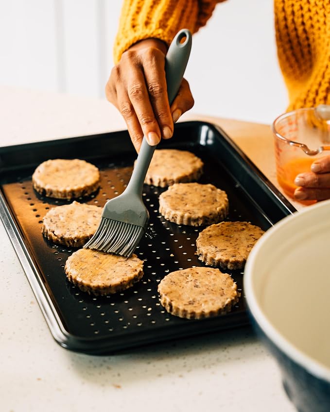 Tala Silicone Pastry Brush Perfect for Applying Oils, Enamels and Sauces, Heat Resistant, Dishwasher Safe