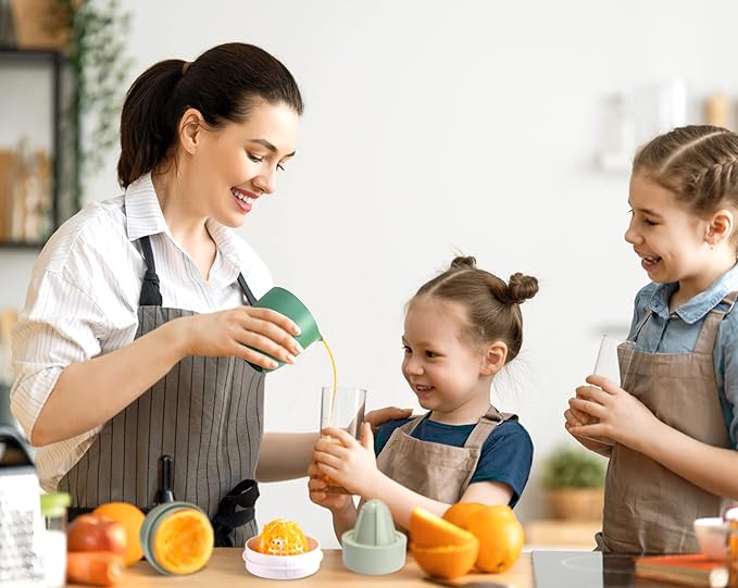 Lechin Hand Juicer, Lemon Squeezer, Two Squeezing Options, Green | Unique lemon shape, for various fruits, dishwasher-safe, with strainer and container, 480 ml