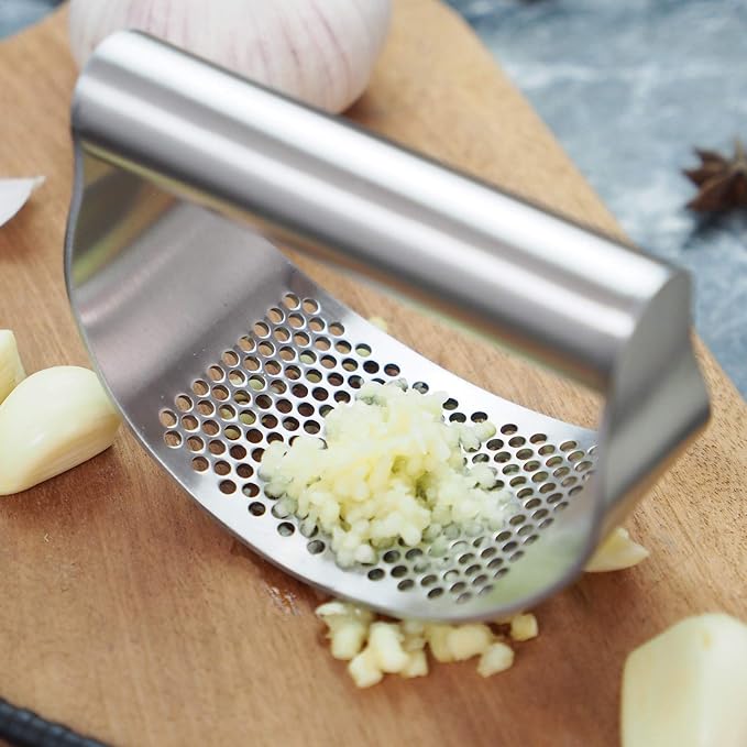 Kitchen Garlic Press Mincer, Stainless Steel Crusher Easy Squeeze Manual Honeycomb Peeler Set with Handy Clean Brush and Roller Peeler