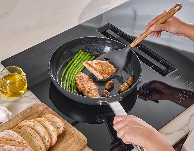 Zyliss Slotted Turner Oak Wood – Durable Kitchen Turner with Heat-Resistant Head, Non-Stick Safe Design, FSC Oak Handle, Slotted for Draining Oil and Lifting Food, Ideal for Frying and Serving 13.4"
