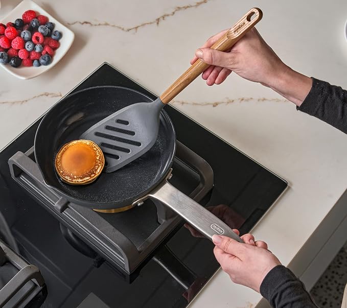 Zyliss Slotted Turner Oak Wood – Durable Kitchen Turner with Heat-Resistant Head, Non-Stick Safe Design, FSC Oak Handle, Slotted for Draining Oil and Lifting Food, Ideal for Frying and Serving 13.4"