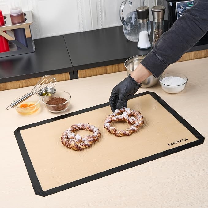 Restaurantware Non-Stick Baking Mat - 1 Full-Size 15.7 x 23.6 Inch Silicone Heat-Resistant Oven-Safe Mat - Reusable Rectangular Black Mat for Bakery and Catering
