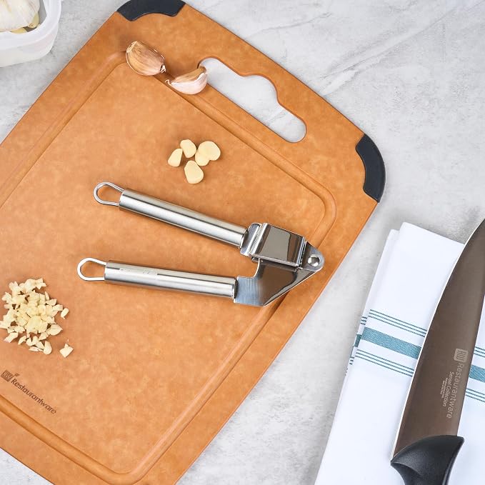 Restaurantware Stainless Steel Garlic Press - German Standard Garlic Mincer Tool Easy to Squeeze and Clean, Dishwasher Safe - Heavy Duty Garlic Chopper Tool for Ginger, Seeds