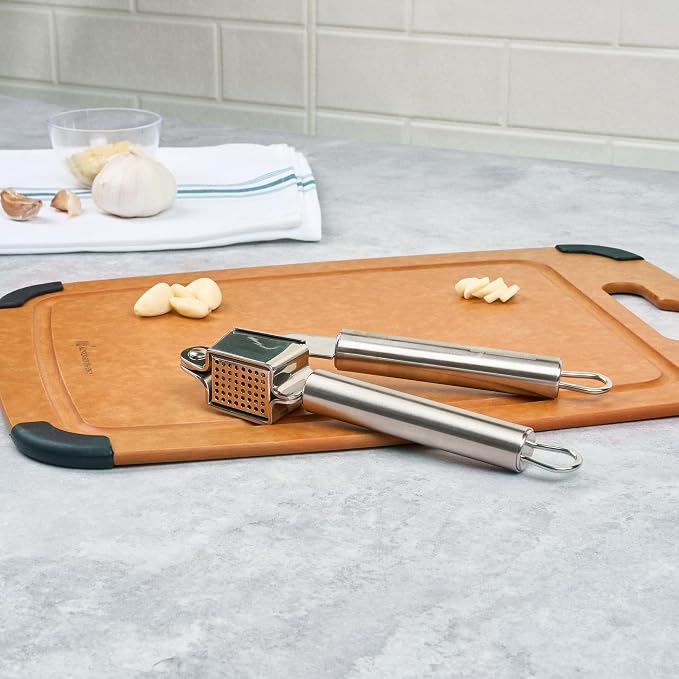 Restaurantware Stainless Steel Garlic Press - German Standard Garlic Mincer Tool Easy to Squeeze and Clean, Dishwasher Safe - Heavy Duty Garlic Chopper Tool for Ginger, Seeds
