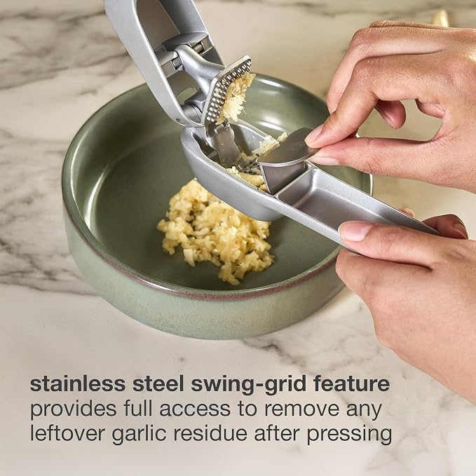 Zyliss Susi 4 Garlic Press - Garlic Crusher for Efficient Mincing - Odor-Free Hands - Large Chamber Made of Durable Stainless Steel - Mess-Free Kitchen Gadget - PFAS-Free Non-Stick Coating - Silver