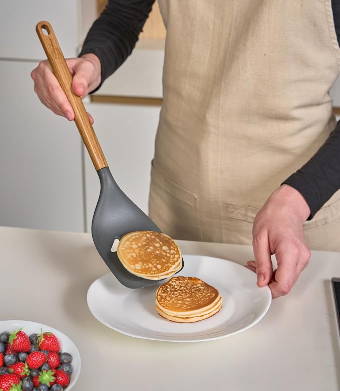 Zyliss Slotted Turner Oak Wood – Durable Kitchen Turner with Heat-Resistant Head, Non-Stick Safe Design, FSC Oak Handle, Slotted for Draining Oil and Lifting Food, Ideal for Frying and Serving 13.4"