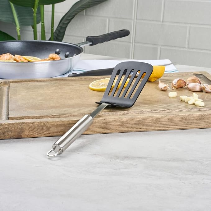 Restaurantware Nylon Slotted Turner - German Standard Large Kitchen Spatula with Stainless Steel Handle, Non-Stick Safe, Dishwasher Safe - Heat-Resistant Slotted Spatula for Eggs, Fish, All Purpose