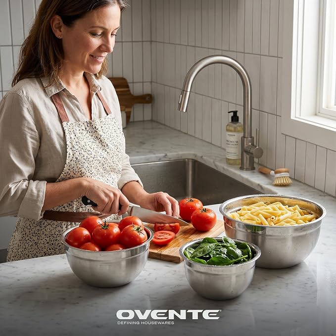 OVENTE Mixing Bowl Set with Lids, 3-Piece Stainless Steel Nesting Bowls for Easy Food Storage, Stackable Design, Kitchen Essential for Baking, Cooking and Prepping, Size 5, 3.5, 1.5QT, Silver BM46333S