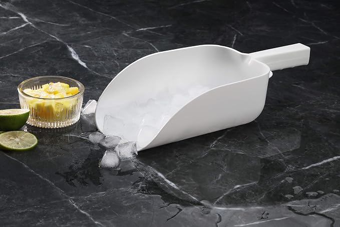 New Star Foodservice Commercial Grade Polycarbonate Plastic Utility Ice Scoop, White, 64 oz