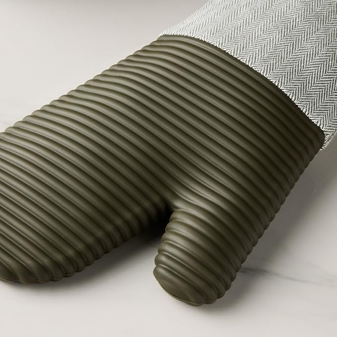 KITCHENAID® Evergreen Design Series Herringbone Ribbed Soft Silicone Oven Mitts 2-Pack Set, Heat Resistant up to 500°F, Flexible & Waterproof, Deep Forest Green, 7"x14"