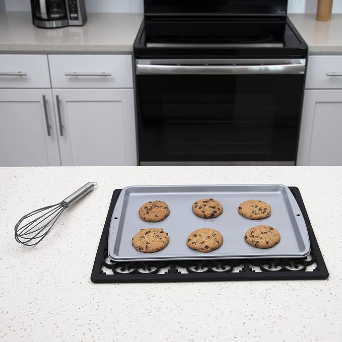 GASARÉ, Extra Large, Thick, Silicone Trivet for Hot Dishes, Pots, and Pans, Heat Resistant Mat for Countertop, Hot Pad for Kitchen, Easy to Clean, 16 x 12 x 3/8 Inches, Black