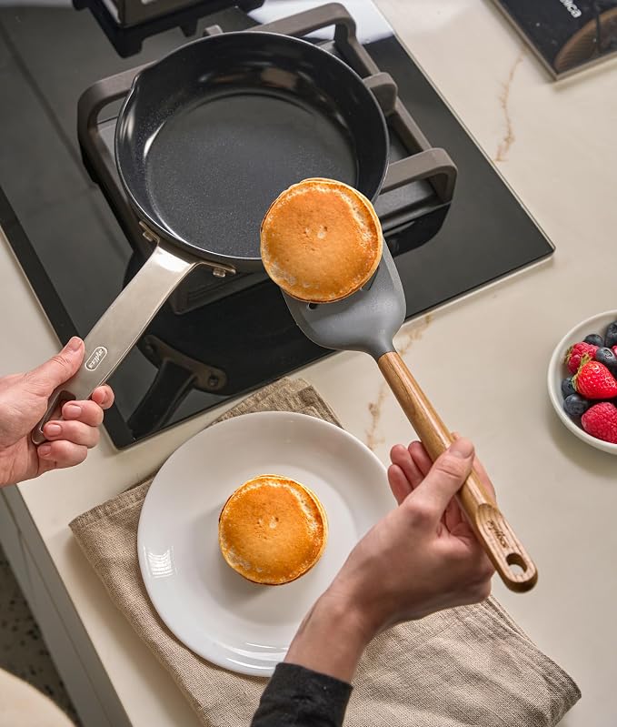 Zyliss Slotted Turner Oak Wood – Durable Kitchen Turner with Heat-Resistant Head, Non-Stick Safe Design, FSC Oak Handle, Slotted for Draining Oil and Lifting Food, Ideal for Frying and Serving 13.4"