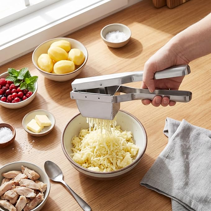 Potato Ricer, Stainless Steel Potato Ricer and Masher Commercial Potato Fruit Meat Press Chopper Mincer Masher Crusher Helper with Ergonomic Comfort Grip for Home Kitchen, 11.02 x 3.15 x 4.13inch