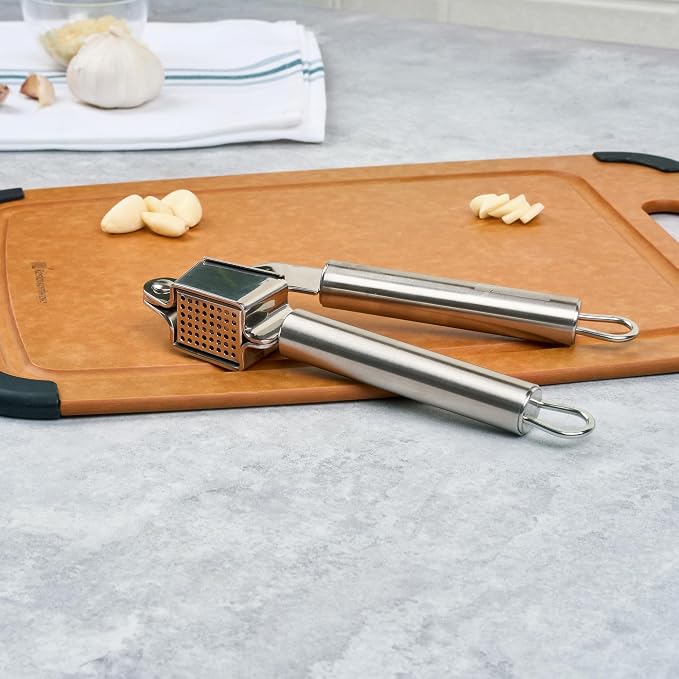 Restaurantware Stainless Steel Garlic Press - German Standard Garlic Mincer Tool Easy to Squeeze and Clean, Dishwasher Safe - Heavy Duty Garlic Chopper Tool for Ginger, Seeds