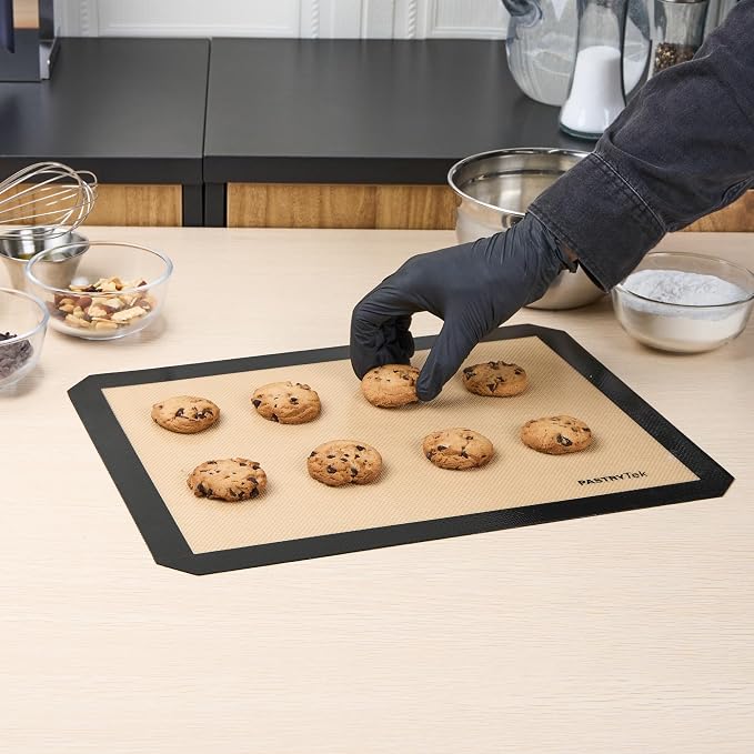Restaurantware Non-Stick Baking Mat - 1 Count 11.8 x 15.7 Inches Silicone Baking Sheet Liner Heat-Resistant Reusable Pastry Mat Durable Non-Slip Black