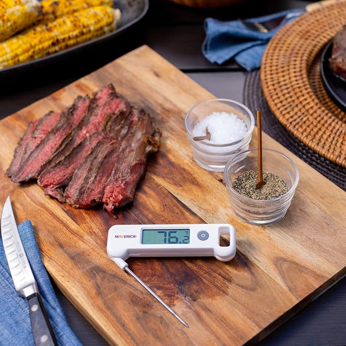 MAVERICK Folding Digital Instant Read Cooking Kitchen Grilling Smoker BBQ Probe Meat Thermometer