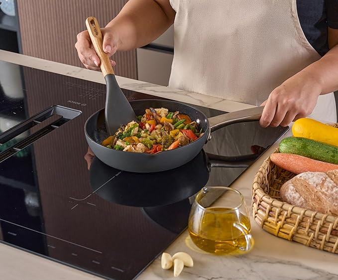 Zyliss Easy Lift Turner Oak Wood – Flexible Silicone Spatula with FSC Oak Handle, Heat-Resistant Head Safe for Non-Stick Cookware, Ideal for Flipping Pancakes Fish and Omelets, 464°F Safe 11.8"
